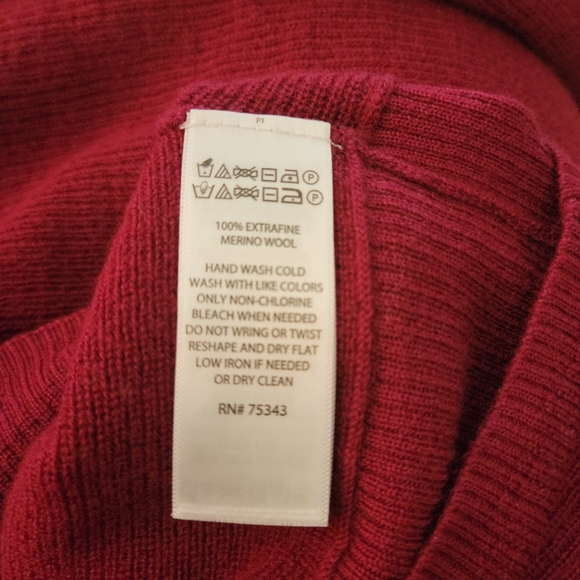 Tahari Women's Red Maroon Ribbed 100% Extra Fine Merino Wool Sweater Top Sz S - Picture 5 of 6
